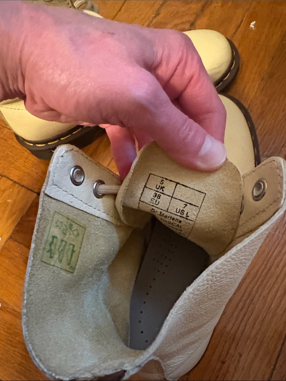 Pale yellow Dr. Martens - Picture 5 of 7